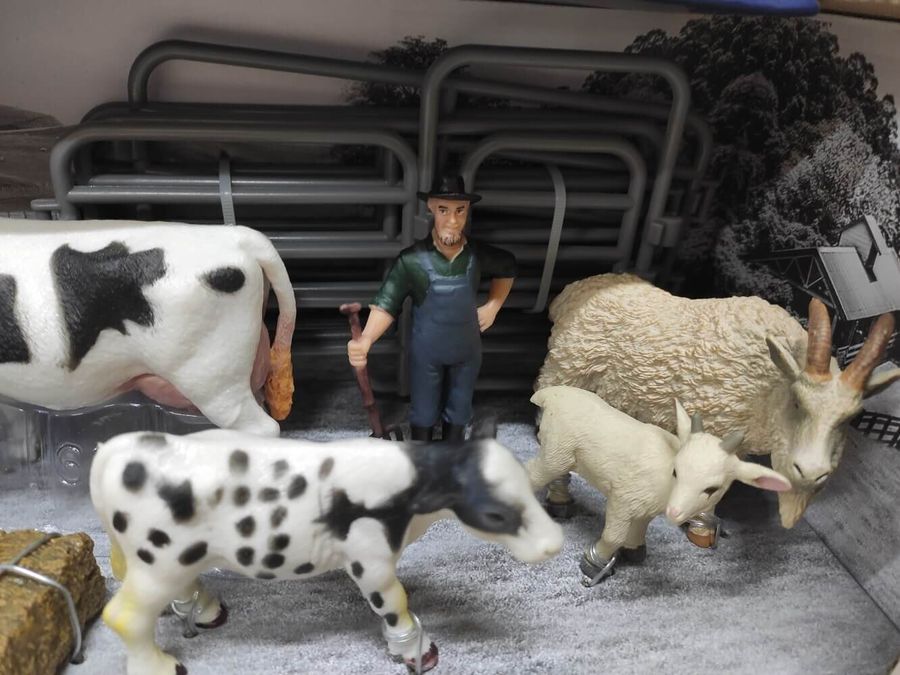 Набір " ферма Series Model Q9899 Y-30(2 мужика, тачка, корови, вівці, гуска)